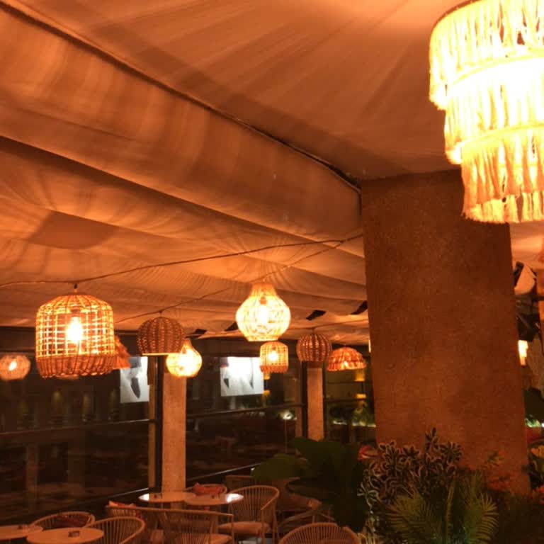 Kütahya Tavşanlı Luuq Şubesinde Masaların Çantalarla Rezerve Edilmesi