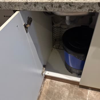 Kirli Oda Ve Arızalı Cihazlar, Bebekli Aileler İçin Havuzda Erişim Ve Hijyen Sorunları