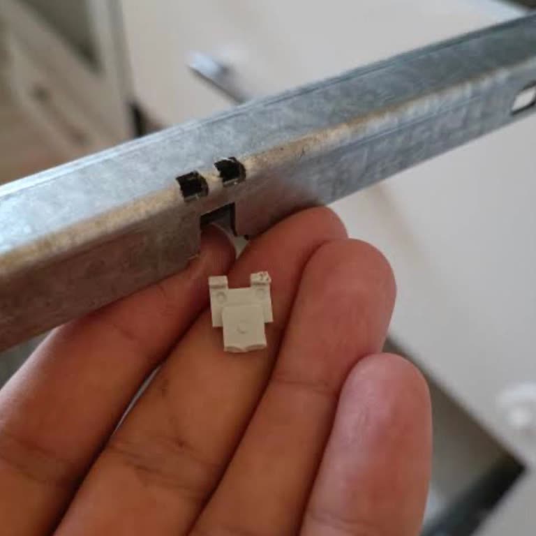 Samet Çekmece Fren Plastik Parçası Kırıldı, Yedek Parça Talebi