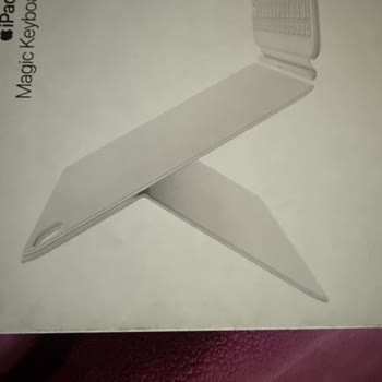 Kullanılmış Görünen Apple Magic Keyboard Ve Mağaza Personelinin İlgisiz Tutumu