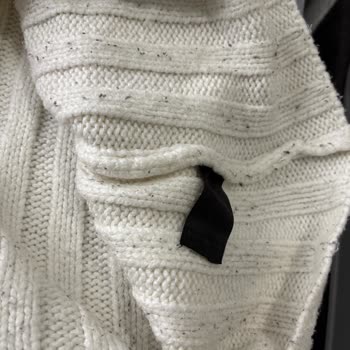 Flawwear Krem Trikoda Erken Tüylenme Ve Lif Kopması Nedeniyle Ayıplı Ürün Şikayeti