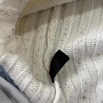 Flawwear Krem Trikoda Erken Tüylenme Ve Lif Kopması Nedeniyle Ayıplı Ürün Şikayeti