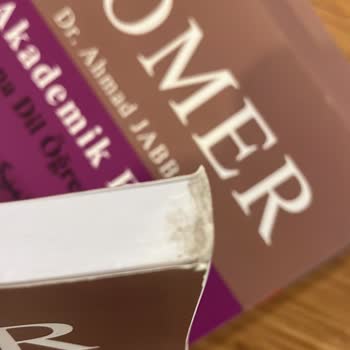 Teslimat Kodu Olmadan İş Yerime Bırakılan Kirli Ve Küflenmiş Kitap