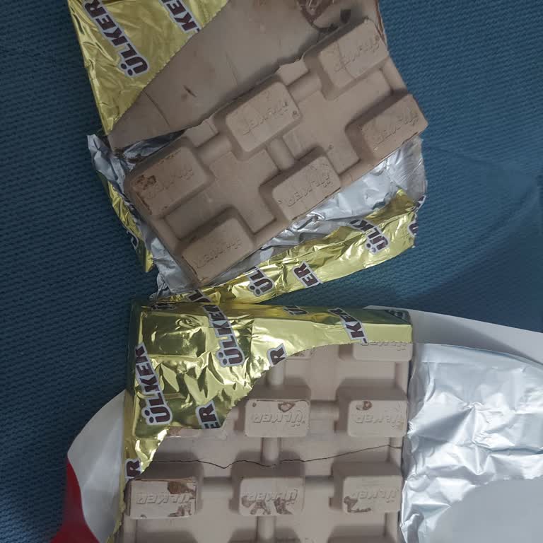 Şok Market’te Satın Aldığım Ülker Çikolata Bol Sütlü Beyazlandı Ve Tadını Kaybetti