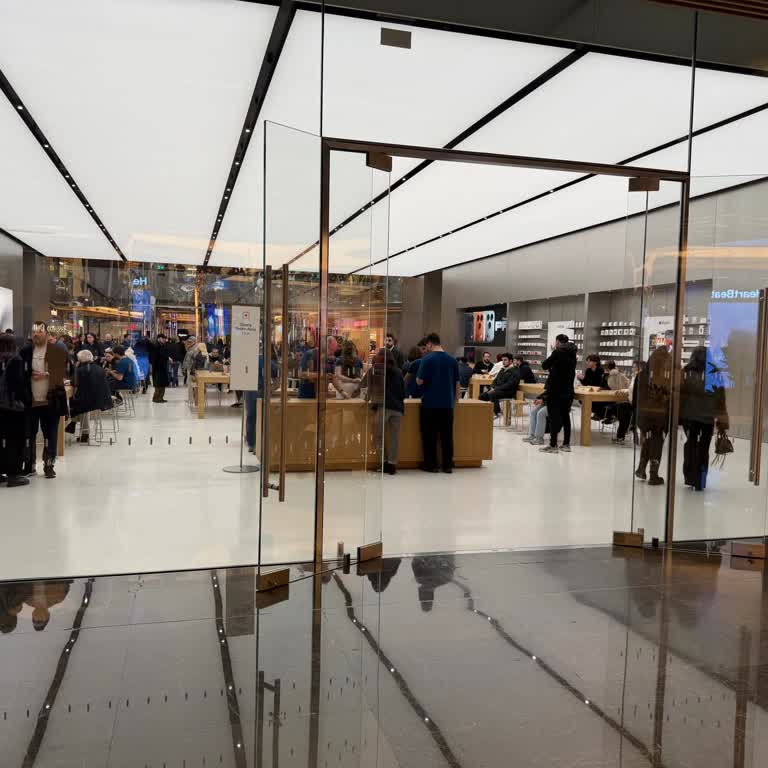 Apple Zorlu Center'da 4 Saat Bekletildi, Fiyat 6 Bin TL Arttı