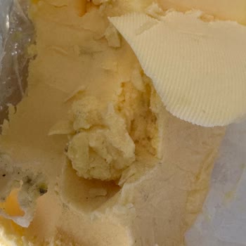 Son Kullanma Tarihine Rağmen Tereyağının Küflenmesi