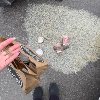 Yemeksepeti Üzerinden Kahveler Dökülmüş, Kurye İadeyi Reddetti Ve Ücret İadesi Yapmadı