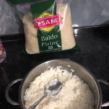 İftarda Pirinçte Kurt Çıktı: Oruçlu Müşterinin Mağduriyeti