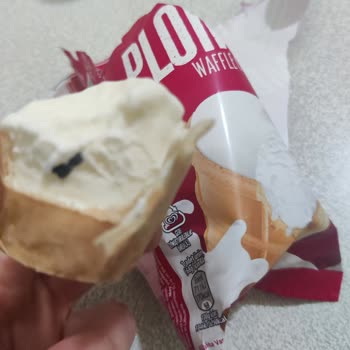 Şok Market'ten Algida Dondurmada Bulunan Plastik Parçalar Sağlık Korkusuna Neden Oldu