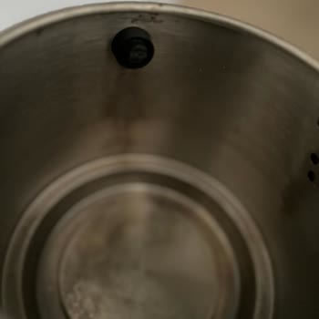 Yeni Fakir Selftea Çaycısında Çalışmama Ve Paslanma Sorunu Kabul Edilemez