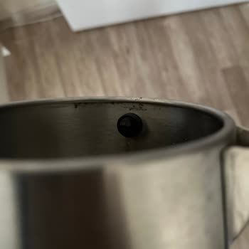 Yeni Fakir Selftea Çaycısında Çalışmama Ve Paslanma Sorunu Kabul Edilemez