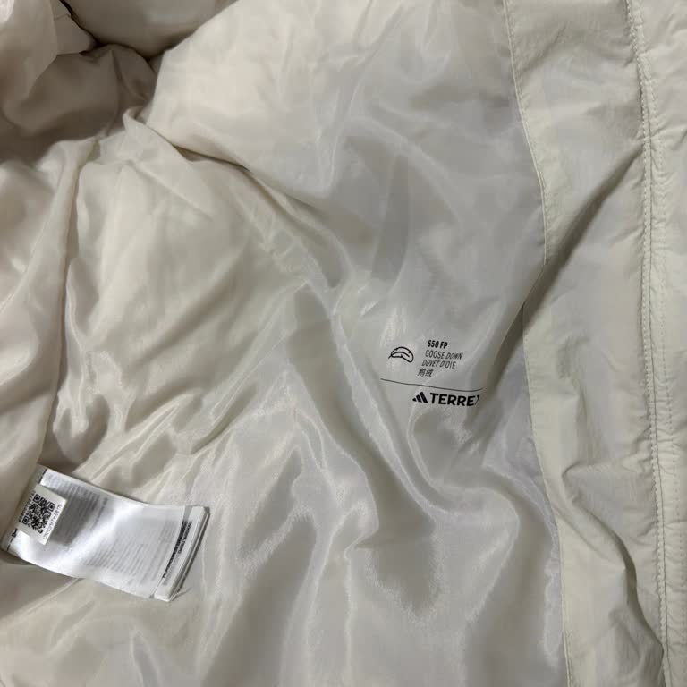 İlk Yıkamada Tüyleri Bozulan Ve Rengi Değişen Adidas Montunda Ayıplı Ürün Şikayeti