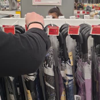 Şemsiye Fiyat Farkı Ve Personel Tutumu Şikayeti