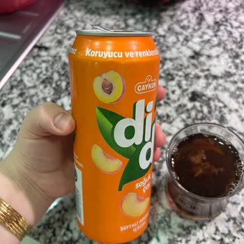 Didi Şeftalili Soğuk Çay Şişesinde Tanımlanamayan Tortu Ve Küf