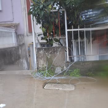 Türk Telekom Fiber Çalışmalarında Deliğe Sebep Olan Özensiz Ekip Ve Çevre Kirliliği Şikayeti