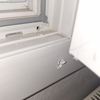 Türk Telekom Fiber Çalışmalarında Deliğe Sebep Olan Özensiz Ekip Ve Çevre Kirliliği Şikayeti