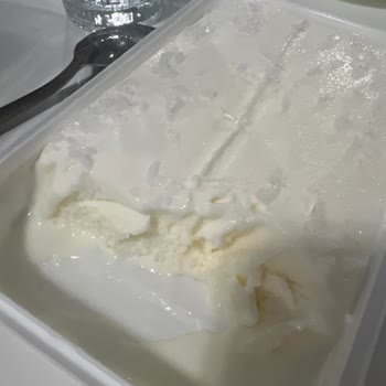 Algida Çifte Dövülmüş Dondurmasında Kum Tanecikleri Ve Buz Kaplaması