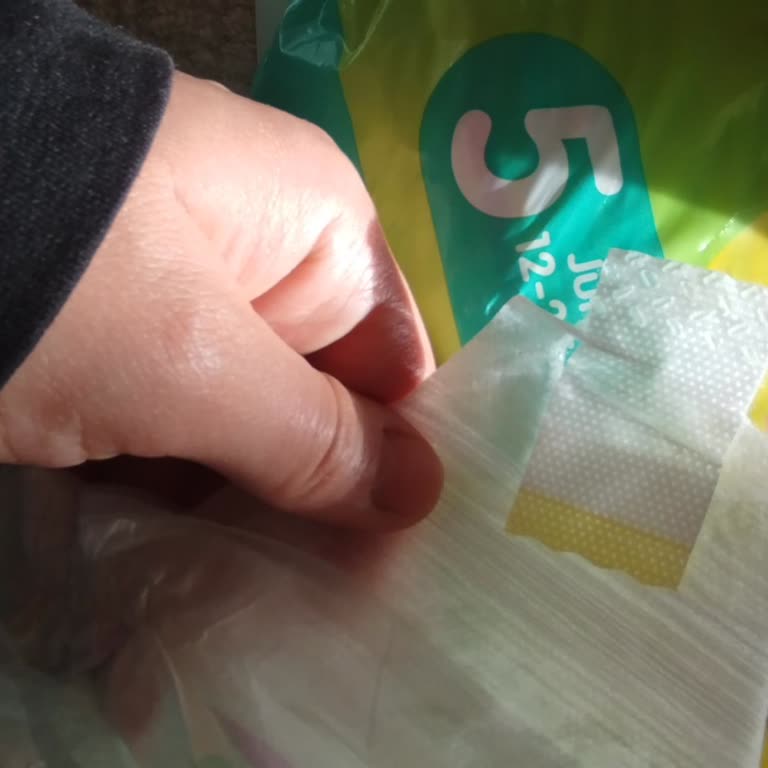 Jenny Willy Bebek Bezinde Yapışkanlık Sorunu Ve Hatalı Ürün Şikayeti