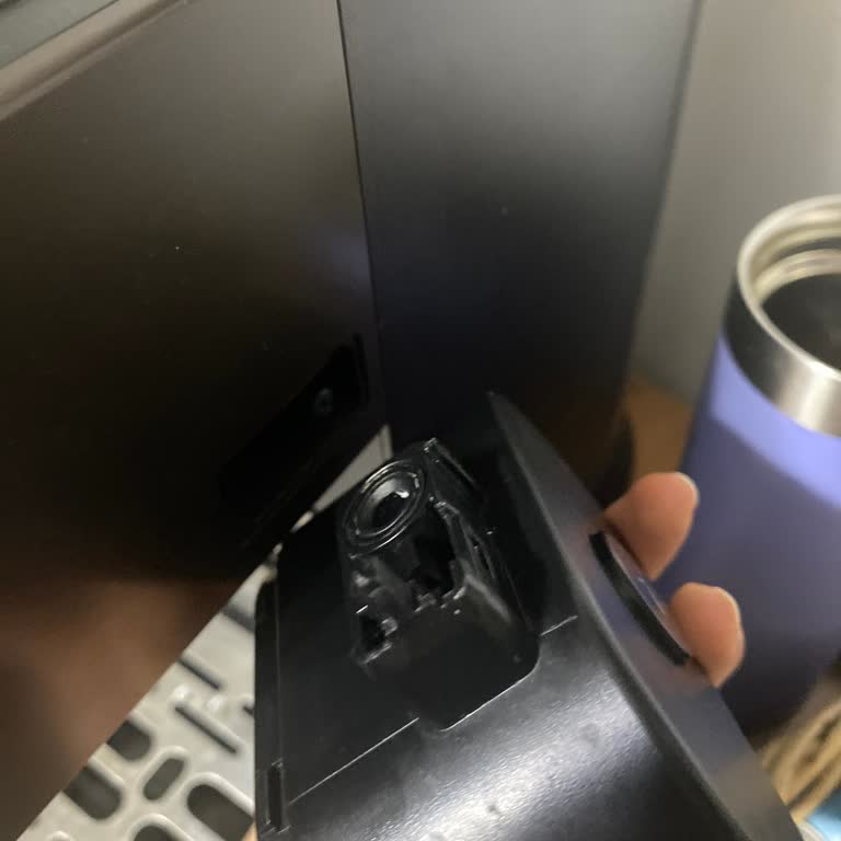 Grundig Kahve Makinesinde Süt Haznesinden Köt Koku Ve Zor Akış