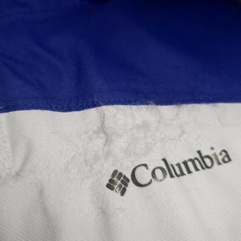 Columbia Montunda Cırtı Bölgesinde Aşırı Tüylenme Ve Ürün Değişim Talebi