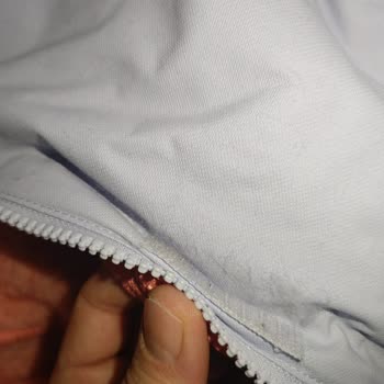 Columbia Montunda Cırtı Bölgesinde Aşırı Tüylenme Ve Ürün Değişim Talebi