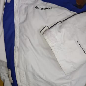 Columbia Montunda Cırtı Bölgesinde Aşırı Tüylenme Ve Ürün Değişim Talebi