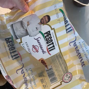 Pesotti Kedi Dili Kurabiyesinde Kıl Kontaminasyonu Ve Hijyen İhmali