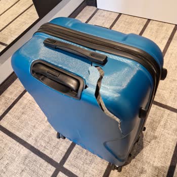 Sunexpress'te Kırılan Valiz İçin 2,5 Aylık Çözüm Eksikliği Ve Tazminat Talebi