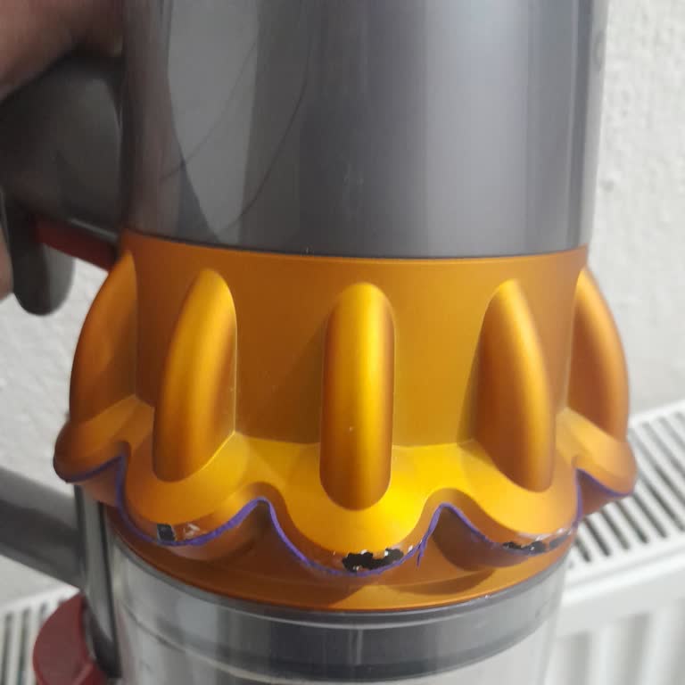 Dyson Submarine Cihazımda Gövde Soyulması Garantiden Dışarı Bırakıldı