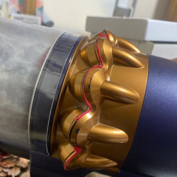 Dyson Gen5 Süpürge Başlığı Kırıldı Ve Motor Parçaları Çıktı Acil Çözüm Bekliyorum