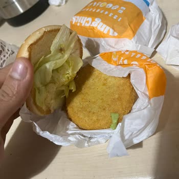 Alerjili Müşteriye Marullu Ve Çiğ Hamburger, Yanlış Boyutlu Kola Ve Patates Gönderildi