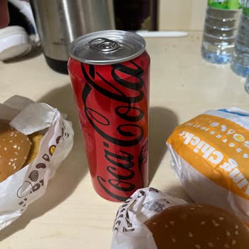 Alerjili Müşteriye Marullu Ve Çiğ Hamburger, Yanlış Boyutlu Kola Ve Patates Gönderildi