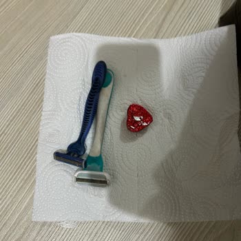 İpekyol Çantası İçinde Tıraş Bıçağı Ve Çikolata, Hijyen İhlali