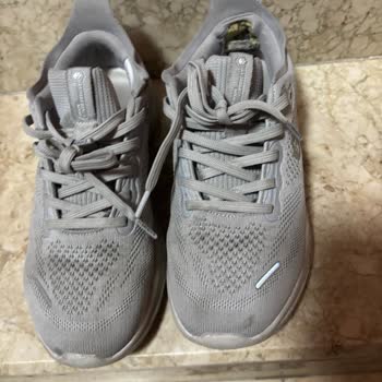 Ayakkabı İç Astarı Kısa Sürede Yırtıldı, Mağaza Kullanıcı Hatası Dedi, Değişim Talep Ediyor