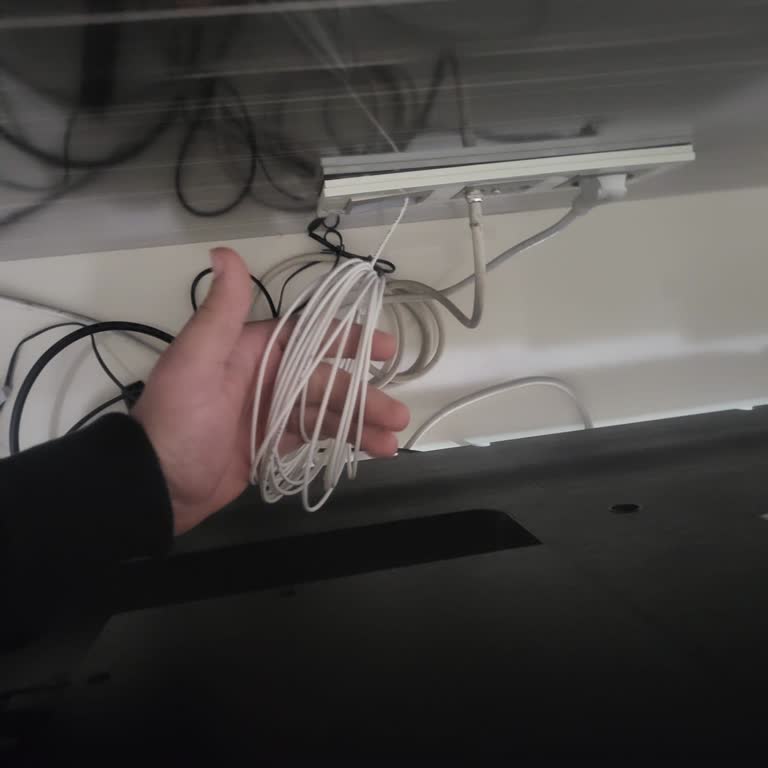 Çekilen Fiber Kablo İçin Hizmet Yok Ve Altyapı Görünmüyor