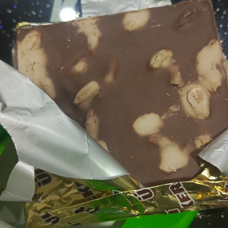 Ülker Antep Fıstıklı Çikolata Bozulmuş, Beyaz Lekeler Var