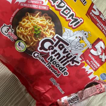 Açık Poşetli Tavuklu Noodle Ürününde Yağ Sızıntısı Ve Hijyen İhlali