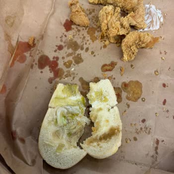 GetirYemek Çürük Ve Küflü Popeyes Sandviçi Teslim Edildi!