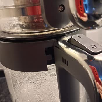 İki Hafta Sonra Çay Makinesi Plastik Parçası Deforme Oldu, Ücret İadesi Talebi