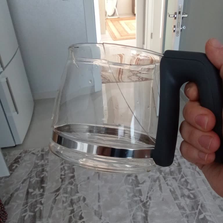 Cam Demlik Üç Gün Sonra Kırıldı, Servis Kullanıcı Hatası İddiası Yaptı