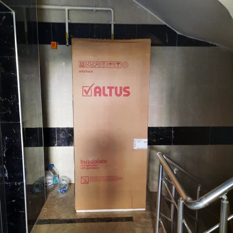 Bir Günde Kargo Buzdolabı Asansöre Bırakıldı, Kurulum Yapılamadı Ve İade Talebi