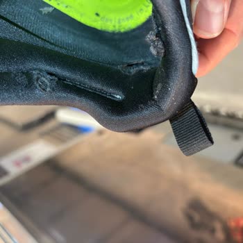 Skechers Refund Request for Defective Waterproof Running Shoes