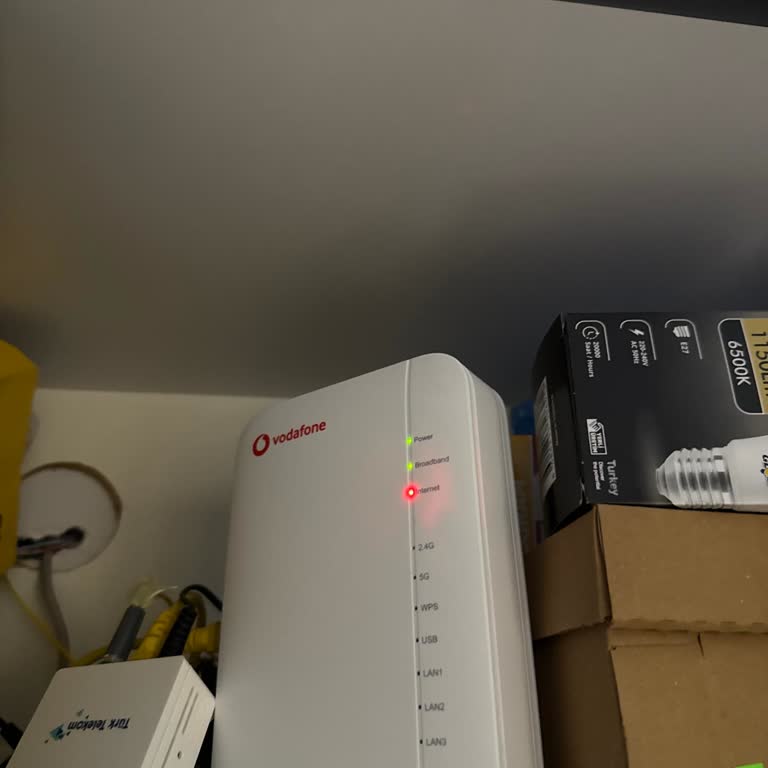 Modemde Kırmızı Işık, İnternet Kesildi Ve Canlı Destek Erişilemiyor