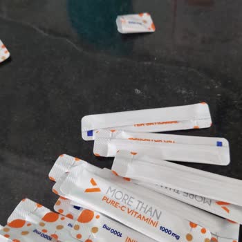 Holistik Market Yırtık Bir Paketin İçine Konulmuş