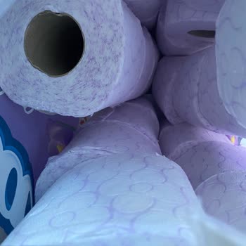 Parfümlü Tuvalet Kağıdında Kırık Kenarlar Ve Koparma Sorunu