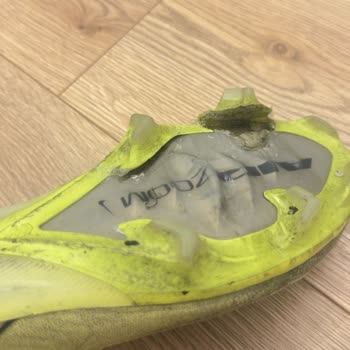 Nike Mercurial Air Zoom Elite Kramponunda Taban Paneli Ayrılması Ve Zoom Air Patlaması