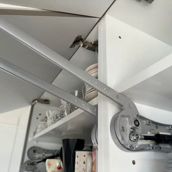 Samet A. Ş. Dolap Kapak Mekanizması Kırıldı Ve Uyumlu Yedek Parça Talebi