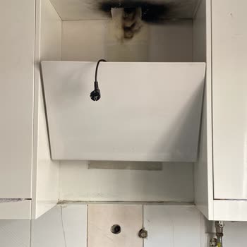 Ferre Davlumbaz Kablosu Patladı, Mutfağımda Yangına Sebep Oldu Ve Servis Cevap Vermedi