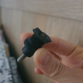 Eksik Vida Nedeniyle Vitra Turkuaz Klozetimde Güvensiz Kullanım Ve Parça İhtiyacı