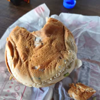 Saloon Burger Erasta Şubesinde Küflü Hamburger Ve Ulaşılamayan Müşteri Hizmetleri